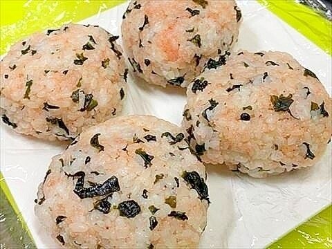 冷凍明太助け隊っ！ごま油で炒り炒りしそわかおにぎり